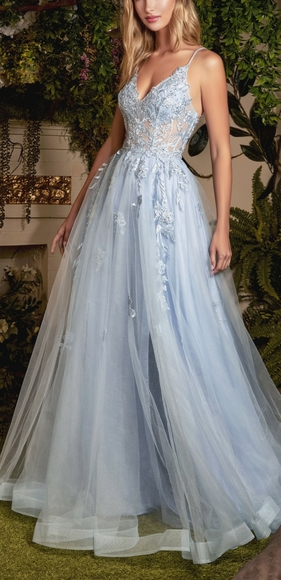 Formal dress - Picture 1 of 7